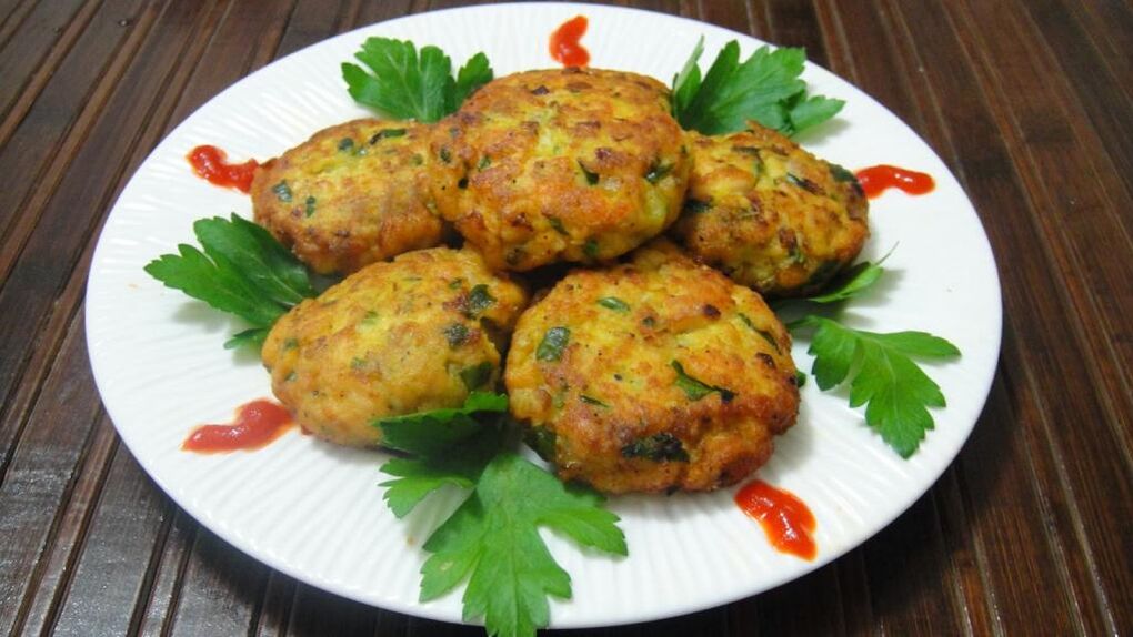 Cutlets with herbs for keto diet